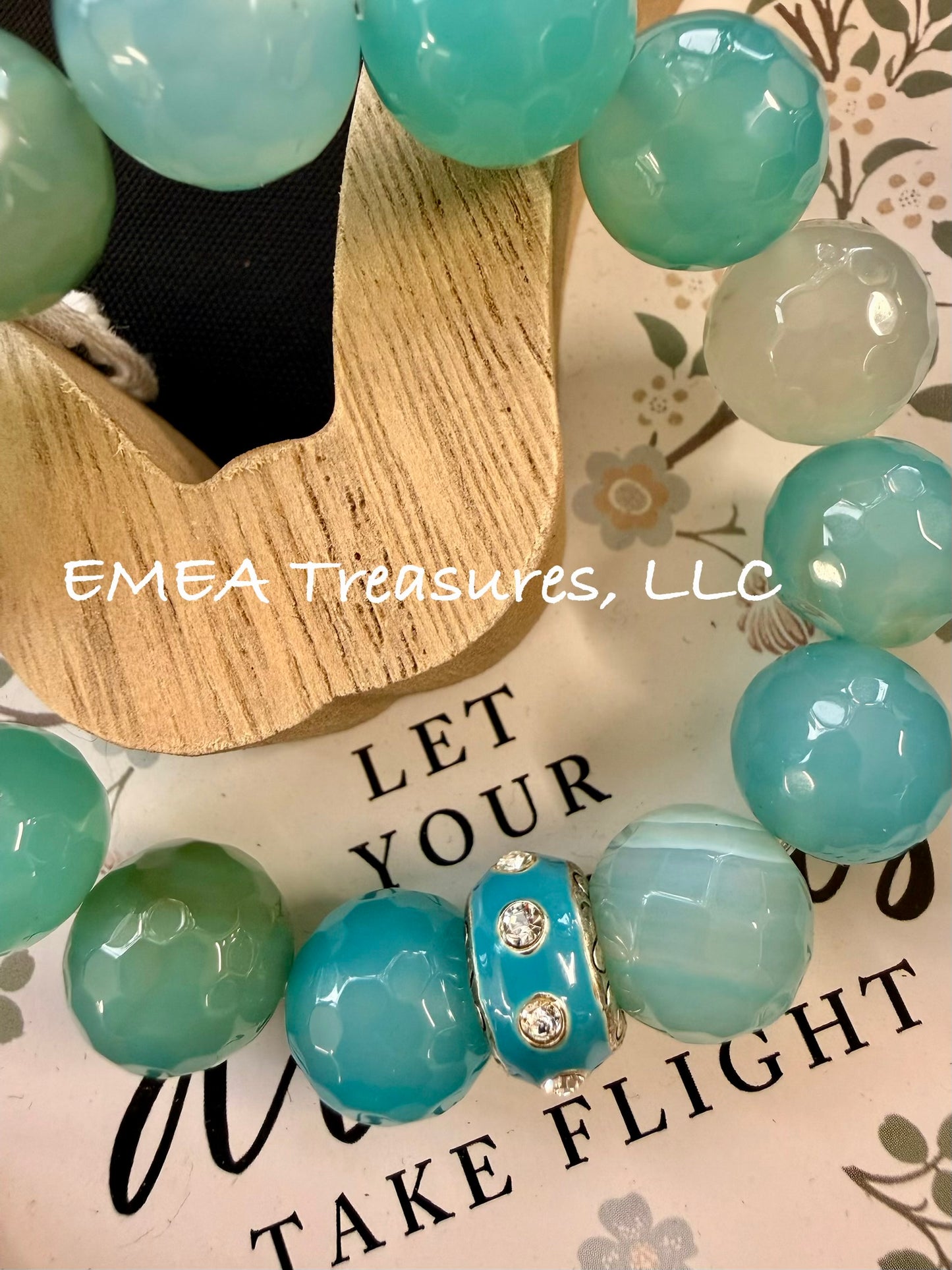A - EMEA Treasures Handmade 14mm Agate Stone Stretch Bracelet with Blue and Silver-tone Spacer