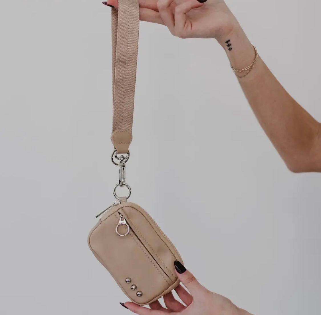 W: Nelly Nylon Card Wallet Wristlet