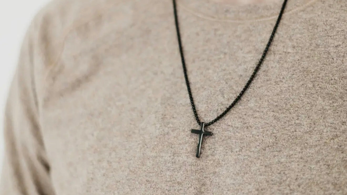 J: Gio L'uomo Mens Collection
Cross Necklace