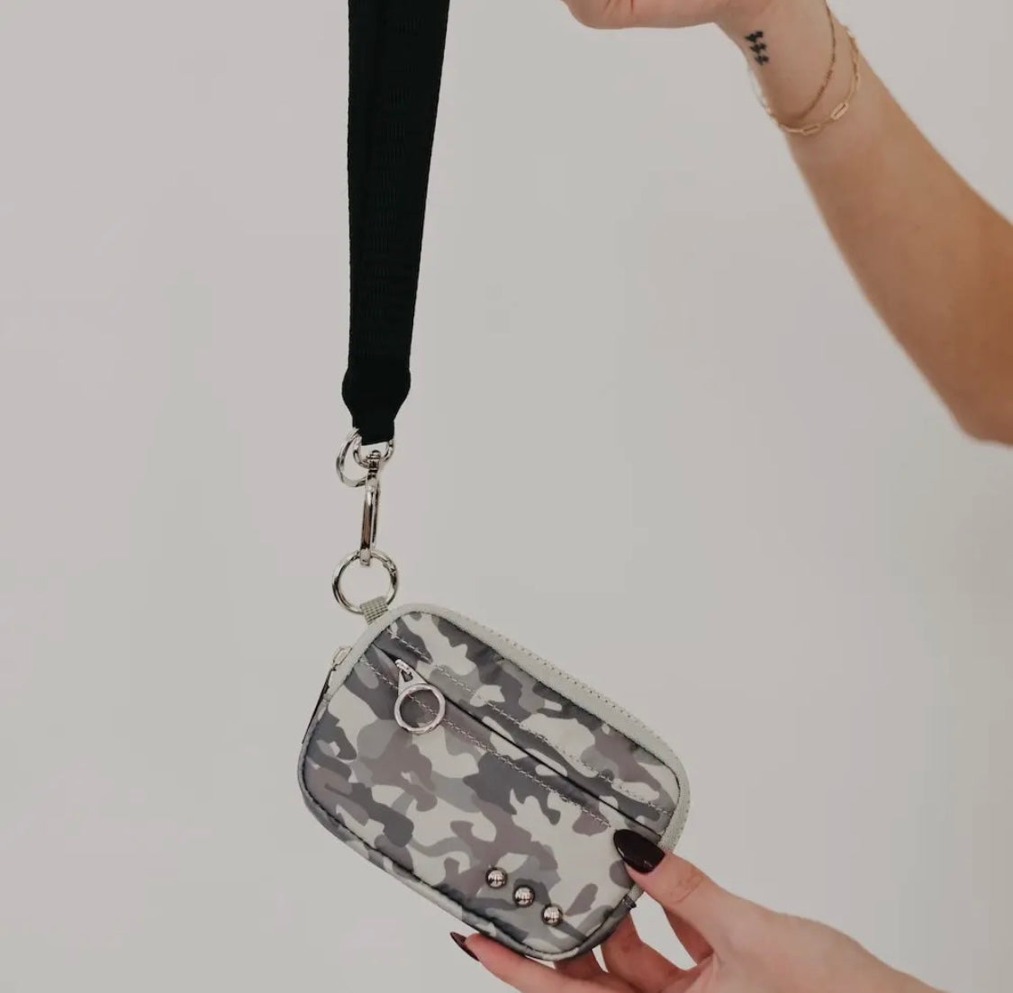 W: Nelly Nylon Card Wallet Wristlet