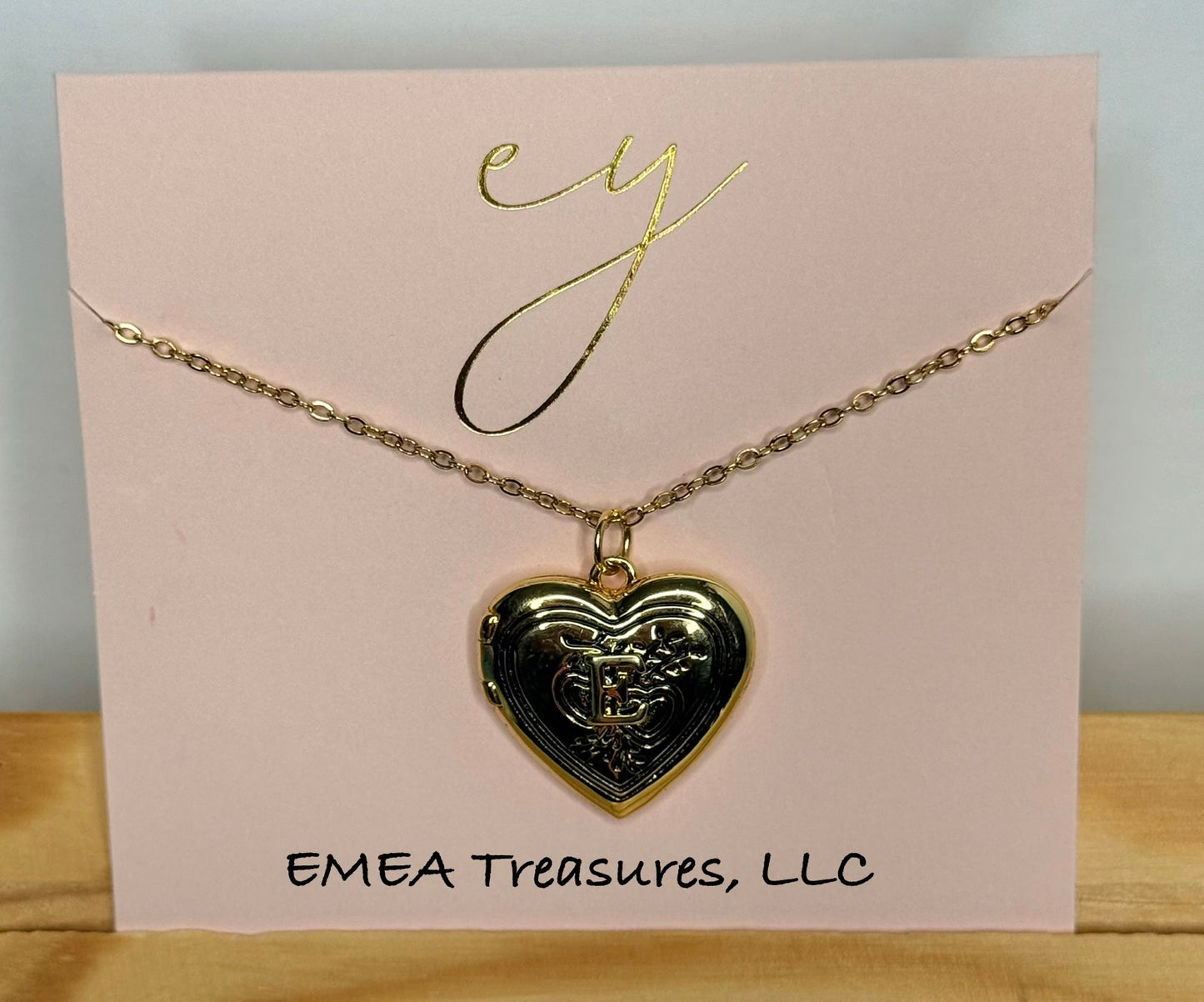 J: Nostalgic Heart Initial Open Locket Necklace - Letter E