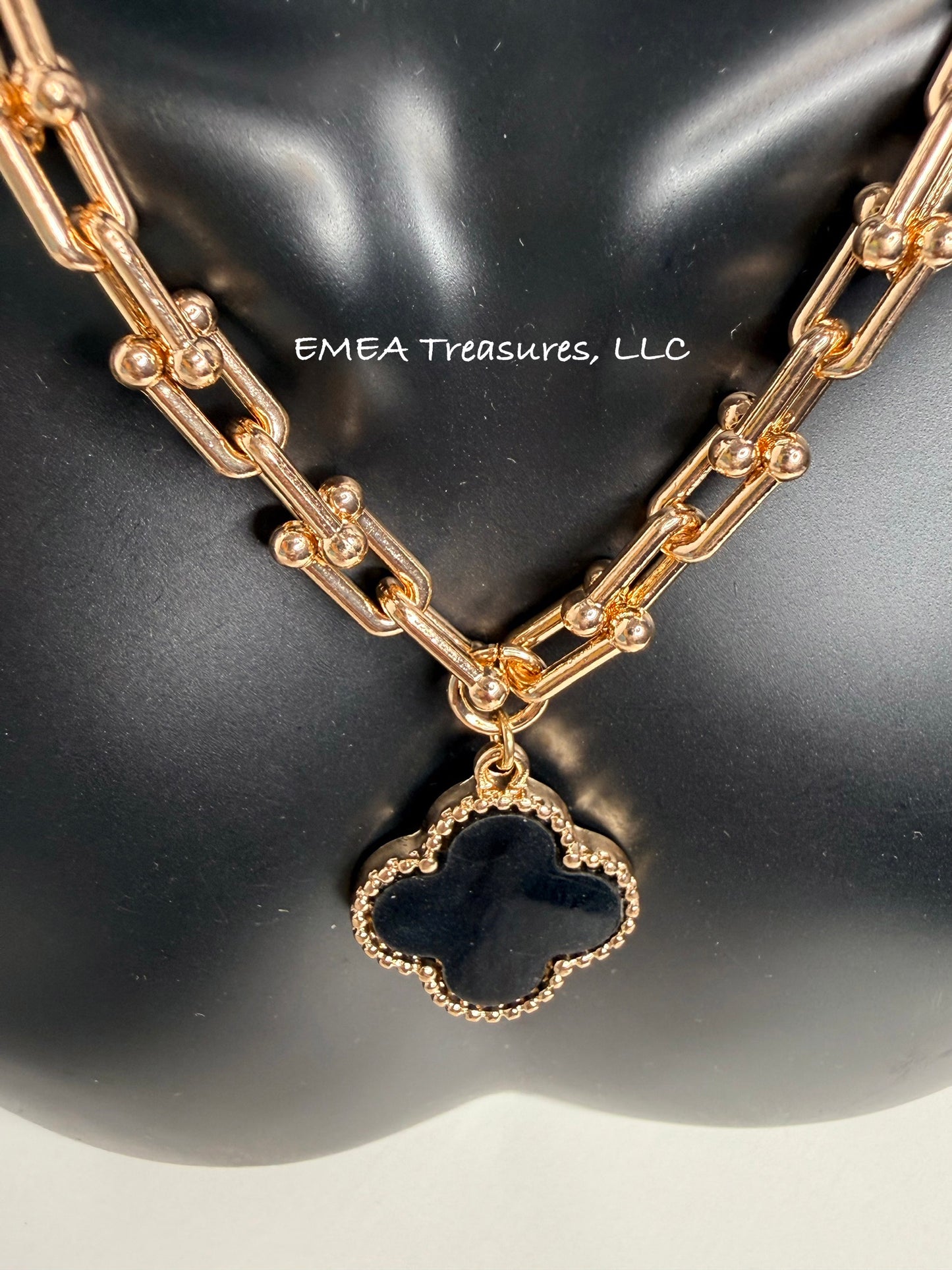 J: Fiona Pendant U Chain Necklace