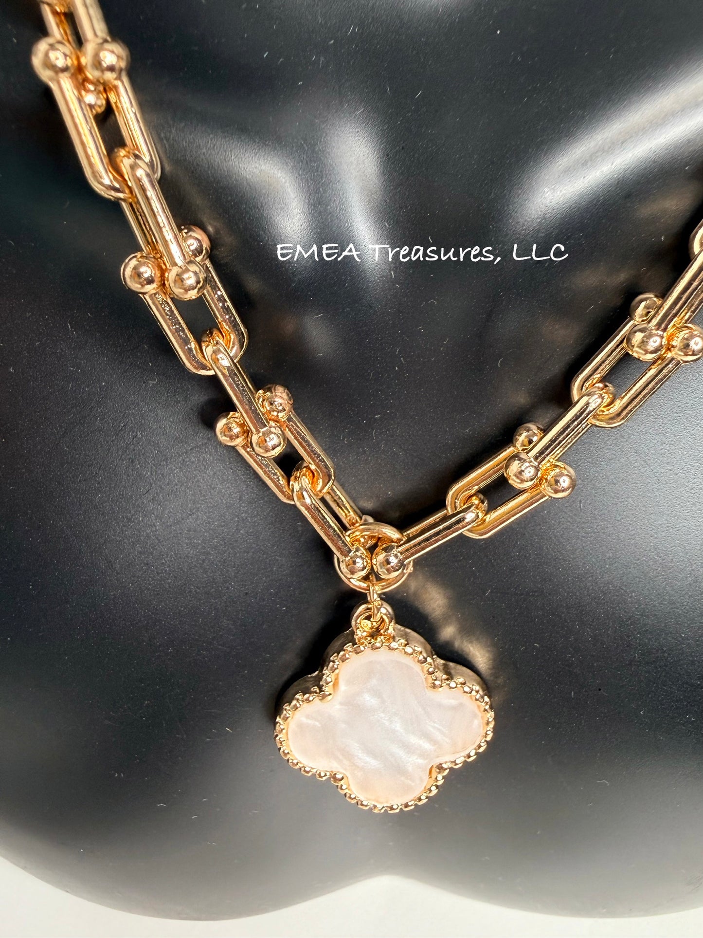 J: Fiona Pendant U Chain Necklace