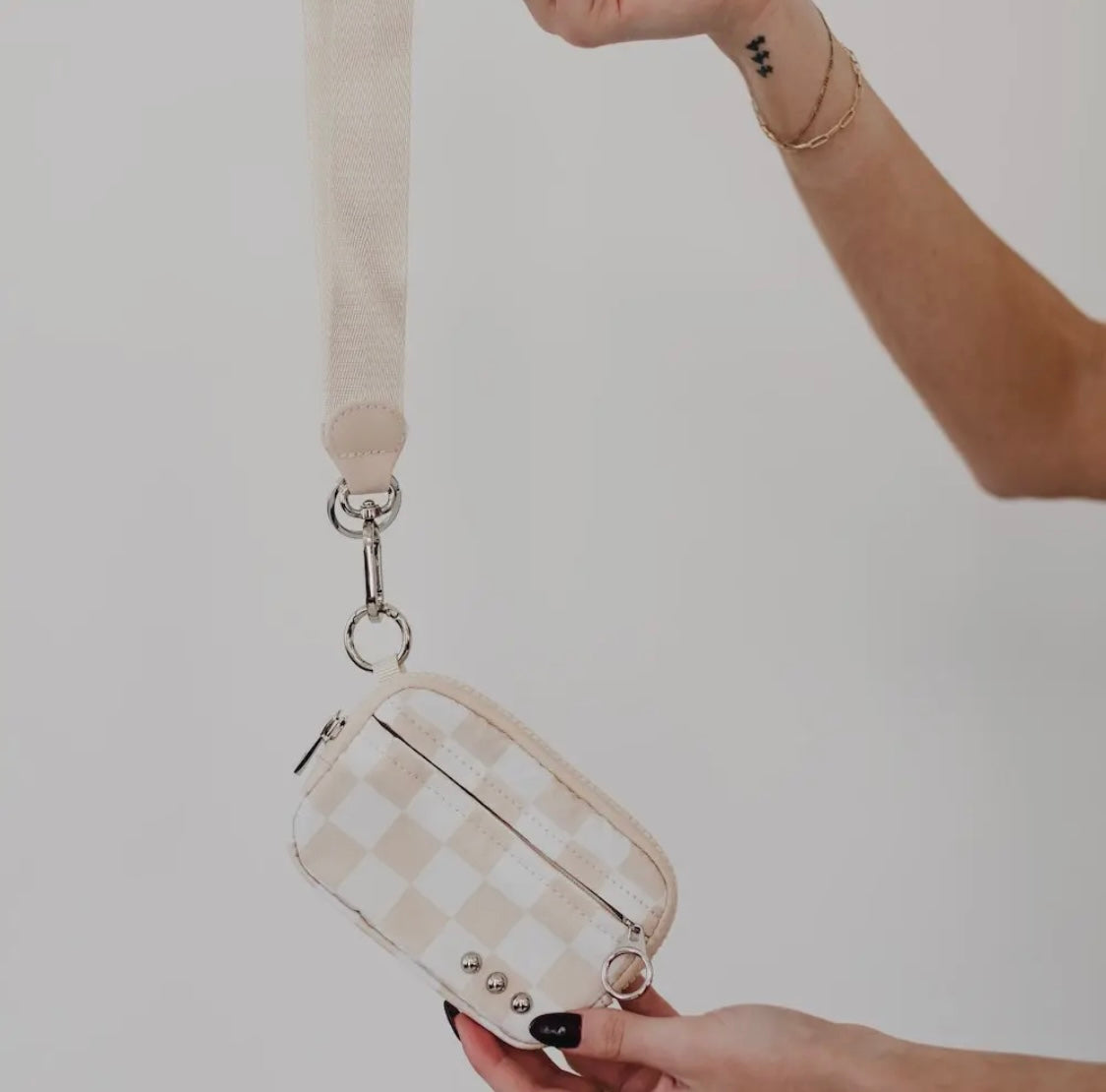 W: Nelly Nylon Card Wallet Wristlet