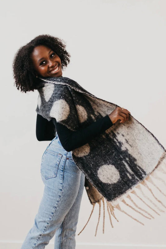 S: Dotted Two Tone Fringe Scarf - Black/Gray