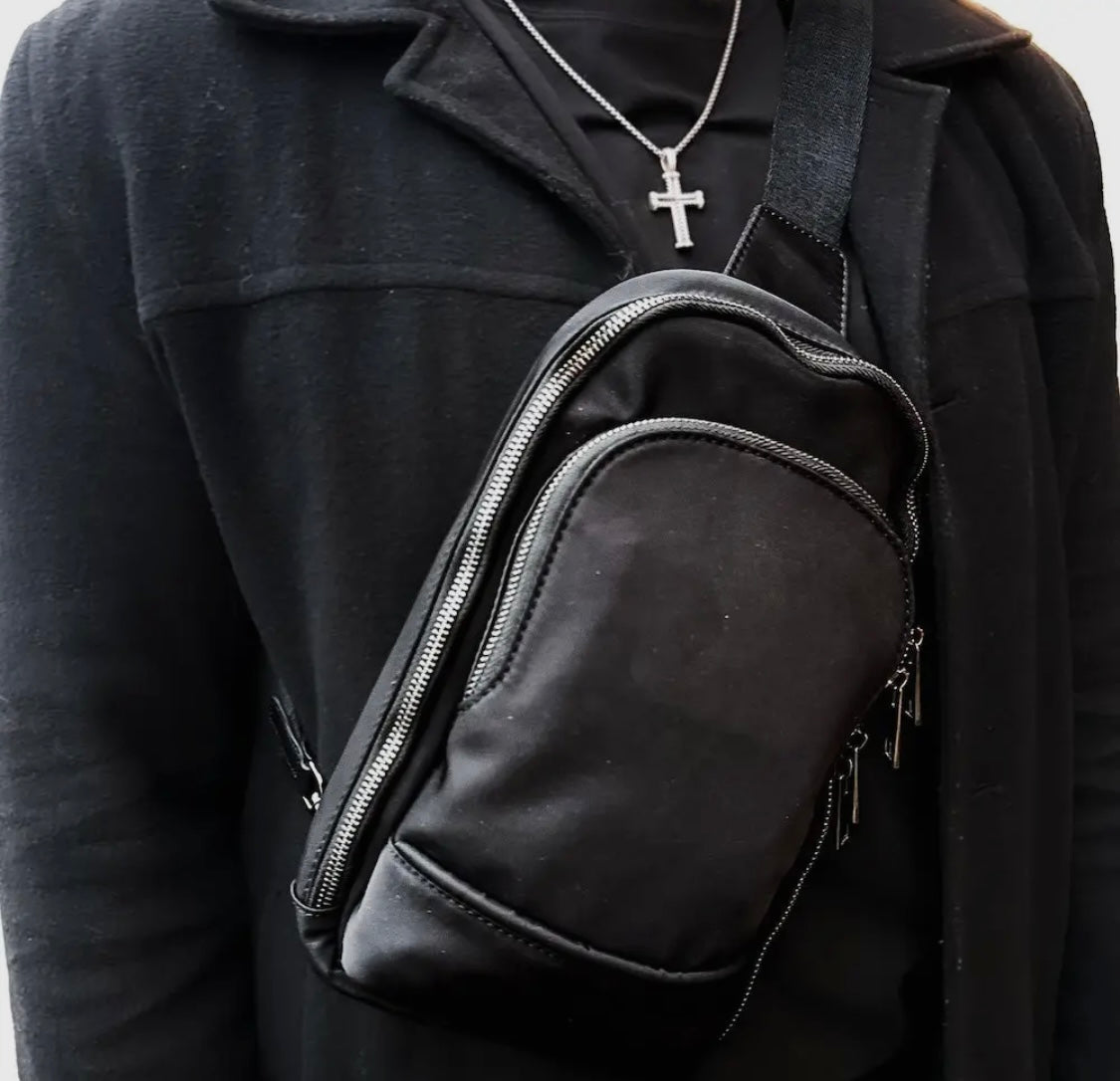 BP: L’uomo Unisex Crossbody Bag - Black